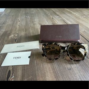 ⚫️ SOLD ⚫️ Fendi 0435/S sunglasses